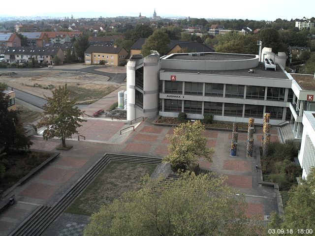 Foto der Webcam: Verwaltungsgebäude, Innenhof mit Audimax, Hörsaal-Gebäude 1