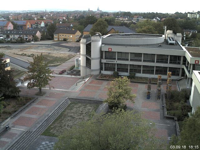 Foto der Webcam: Verwaltungsgebäude, Innenhof mit Audimax, Hörsaal-Gebäude 1