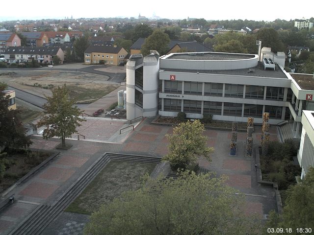 Foto der Webcam: Verwaltungsgebäude, Innenhof mit Audimax, Hörsaal-Gebäude 1