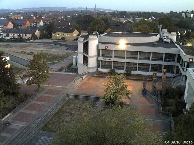 Foto der Webcam: Verwaltungsgebäude, Innenhof mit Audimax, Hörsaal-Gebäude 1