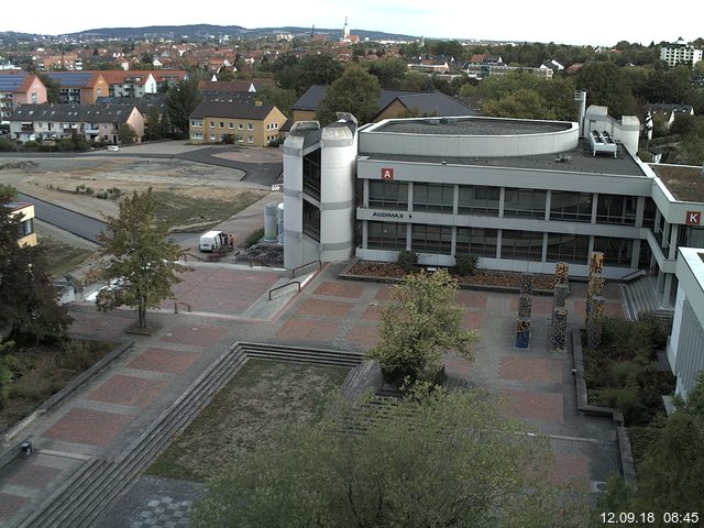 Foto der Webcam: Verwaltungsgebäude, Innenhof mit Audimax, Hörsaal-Gebäude 1