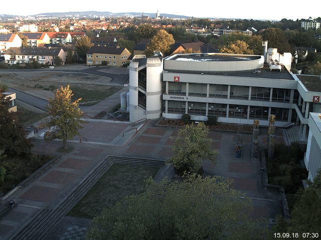 Foto der Webcam: Verwaltungsgeb&auml;ude, Innenhof mit Audimax, H&ouml;rsaal-Geb&auml;ude 1