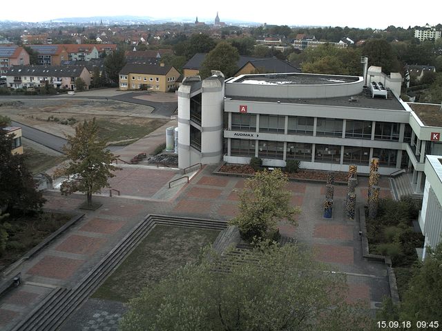 Foto der Webcam: Verwaltungsgebäude, Innenhof mit Audimax, Hörsaal-Gebäude 1