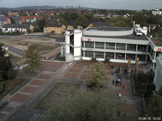 Foto der Webcam: Verwaltungsgebäude, Innenhof mit Audimax, Hörsaal-Gebäude 1