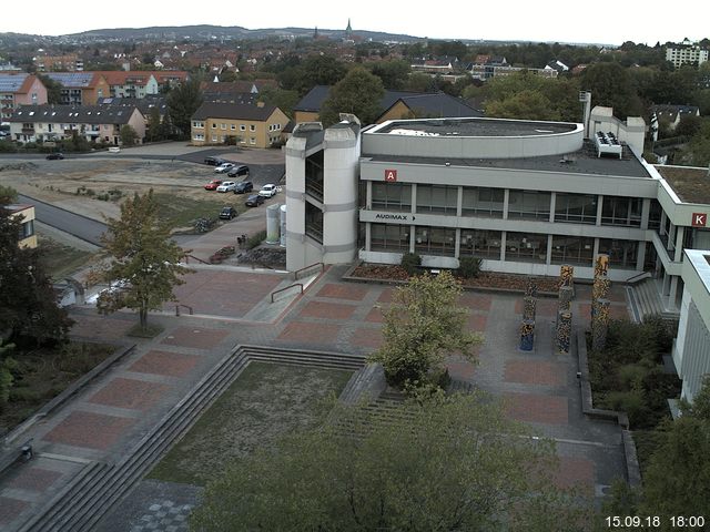 Foto der Webcam: Verwaltungsgebäude, Innenhof mit Audimax, Hörsaal-Gebäude 1