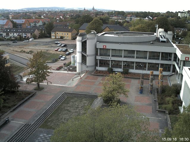 Foto der Webcam: Verwaltungsgebäude, Innenhof mit Audimax, Hörsaal-Gebäude 1