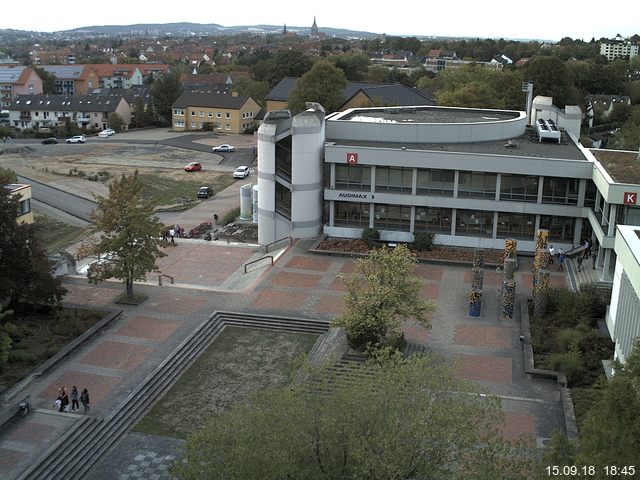 Foto der Webcam: Verwaltungsgebäude, Innenhof mit Audimax, Hörsaal-Gebäude 1