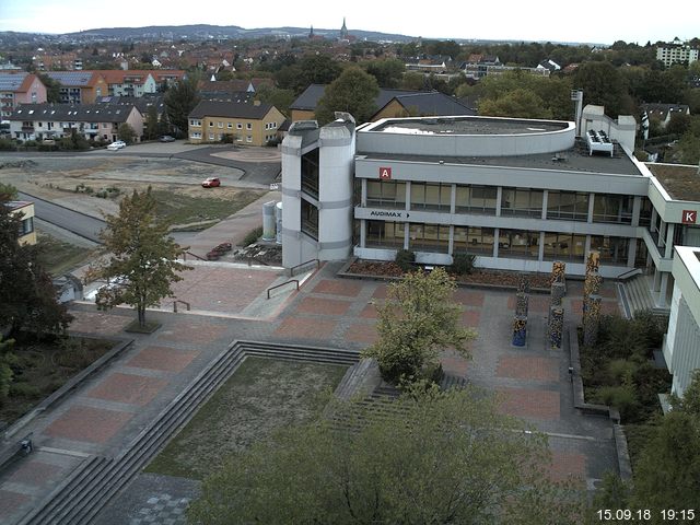 Foto der Webcam: Verwaltungsgebäude, Innenhof mit Audimax, Hörsaal-Gebäude 1