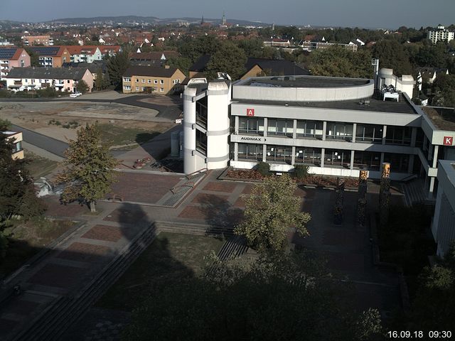 Foto der Webcam: Verwaltungsgebäude, Innenhof mit Audimax, Hörsaal-Gebäude 1