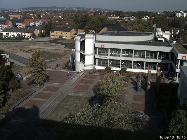 Foto der Webcam: Verwaltungsgebäude, Innenhof mit Audimax, Hörsaal-Gebäude 1