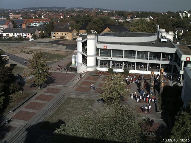 Foto der Webcam: Verwaltungsgebäude, Innenhof mit Audimax, Hörsaal-Gebäude 1