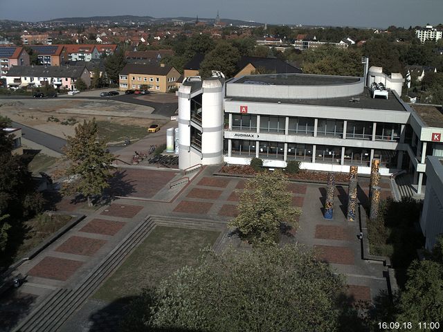 Foto der Webcam: Verwaltungsgebäude, Innenhof mit Audimax, Hörsaal-Gebäude 1