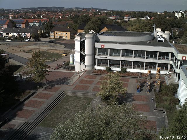 Foto der Webcam: Verwaltungsgebäude, Innenhof mit Audimax, Hörsaal-Gebäude 1