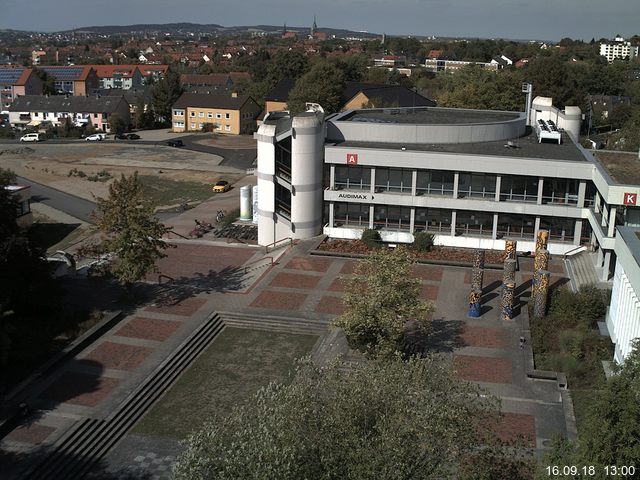 Foto der Webcam: Verwaltungsgebäude, Innenhof mit Audimax, Hörsaal-Gebäude 1