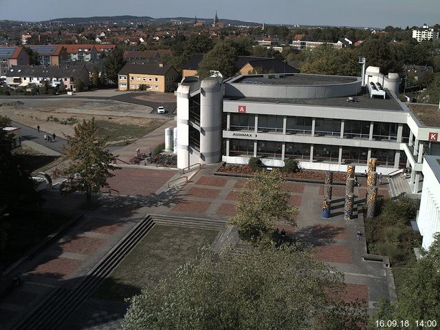 Foto der Webcam: Verwaltungsgebäude, Innenhof mit Audimax, Hörsaal-Gebäude 1