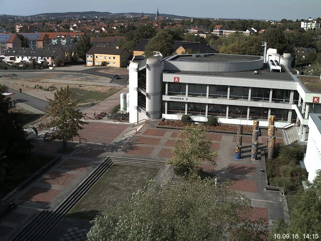 Foto der Webcam: Verwaltungsgebäude, Innenhof mit Audimax, Hörsaal-Gebäude 1