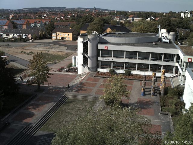 Foto der Webcam: Verwaltungsgebäude, Innenhof mit Audimax, Hörsaal-Gebäude 1