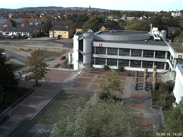 Foto der Webcam: Verwaltungsgebäude, Innenhof mit Audimax, Hörsaal-Gebäude 1