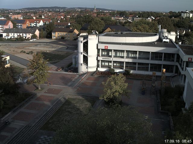 Foto der Webcam: Verwaltungsgebäude, Innenhof mit Audimax, Hörsaal-Gebäude 1