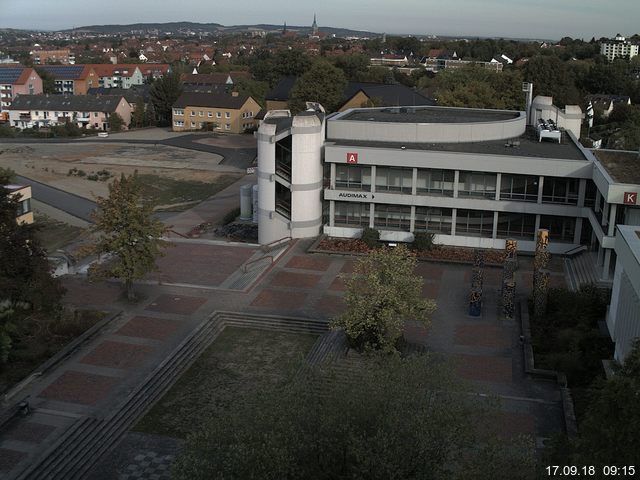 Foto der Webcam: Verwaltungsgebäude, Innenhof mit Audimax, Hörsaal-Gebäude 1