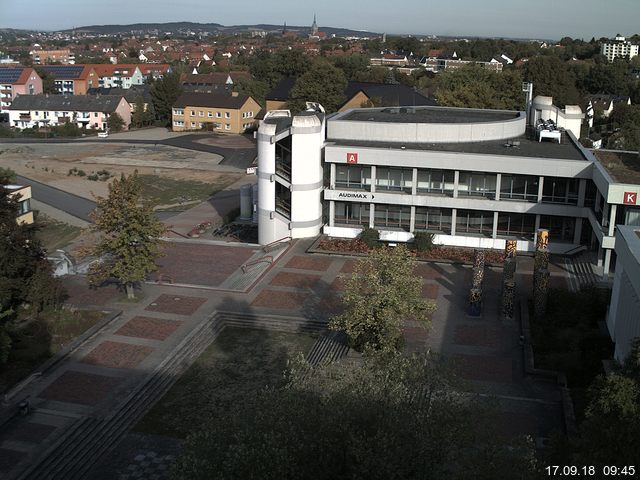 Foto der Webcam: Verwaltungsgebäude, Innenhof mit Audimax, Hörsaal-Gebäude 1