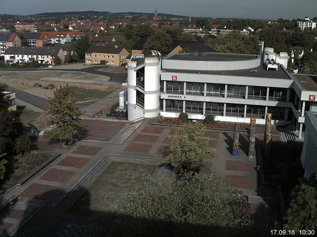 Foto der Webcam: Verwaltungsgebäude, Innenhof mit Audimax, Hörsaal-Gebäude 1