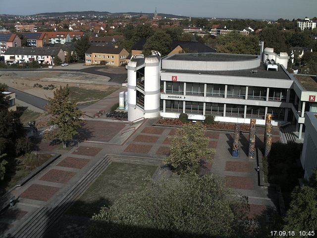 Foto der Webcam: Verwaltungsgebäude, Innenhof mit Audimax, Hörsaal-Gebäude 1