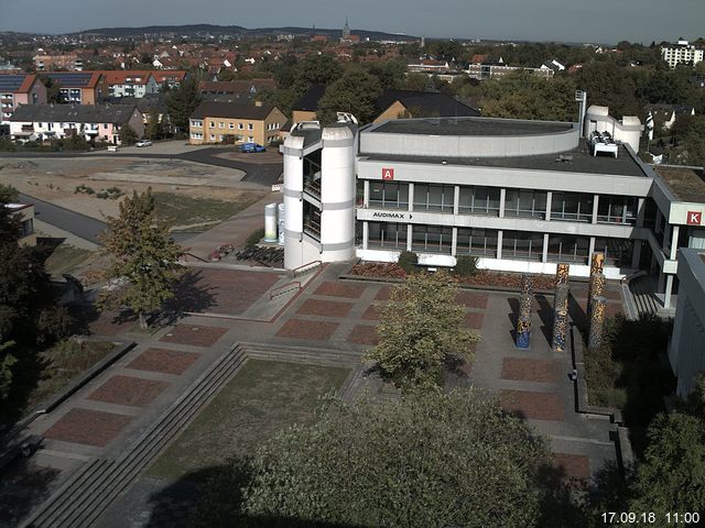 Foto der Webcam: Verwaltungsgebäude, Innenhof mit Audimax, Hörsaal-Gebäude 1