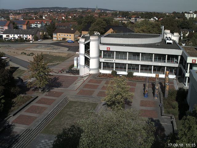 Foto der Webcam: Verwaltungsgebäude, Innenhof mit Audimax, Hörsaal-Gebäude 1