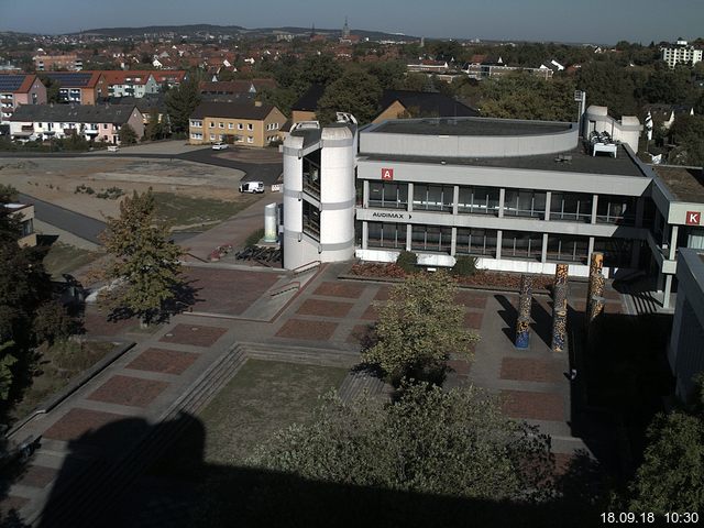 Foto der Webcam: Verwaltungsgebäude, Innenhof mit Audimax, Hörsaal-Gebäude 1