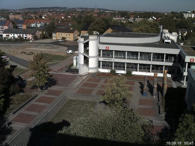 Foto der Webcam: Verwaltungsgebäude, Innenhof mit Audimax, Hörsaal-Gebäude 1