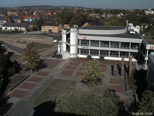 Foto der Webcam: Verwaltungsgebäude, Innenhof mit Audimax, Hörsaal-Gebäude 1