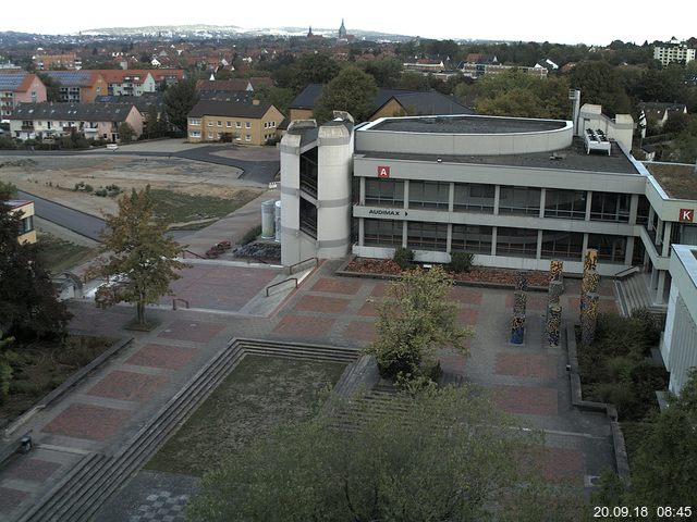 Foto der Webcam: Verwaltungsgebäude, Innenhof mit Audimax, Hörsaal-Gebäude 1