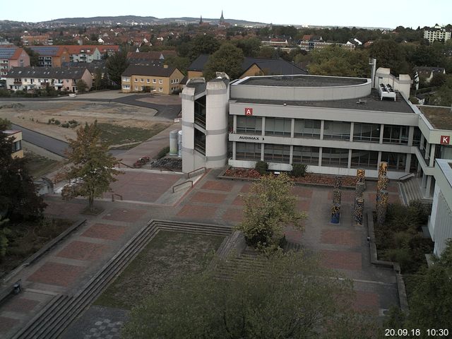 Foto der Webcam: Verwaltungsgebäude, Innenhof mit Audimax, Hörsaal-Gebäude 1