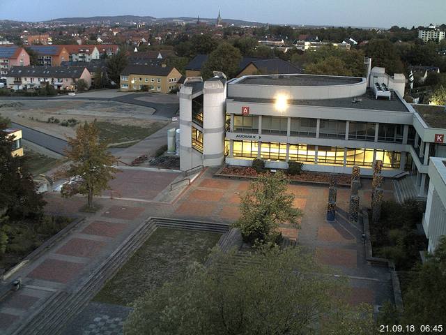 Foto der Webcam: Verwaltungsgebäude, Innenhof mit Audimax, Hörsaal-Gebäude 1