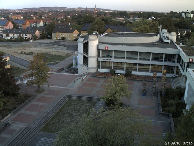 Foto der Webcam: Verwaltungsgebäude, Innenhof mit Audimax, Hörsaal-Gebäude 1