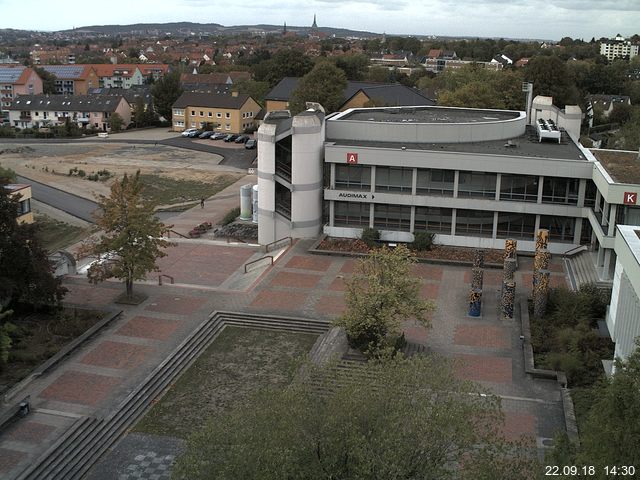 Foto der Webcam: Verwaltungsgebäude, Innenhof mit Audimax, Hörsaal-Gebäude 1