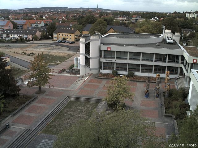 Foto der Webcam: Verwaltungsgebäude, Innenhof mit Audimax, Hörsaal-Gebäude 1