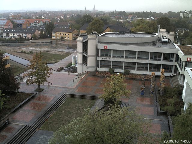 Foto der Webcam: Verwaltungsgebäude, Innenhof mit Audimax, Hörsaal-Gebäude 1