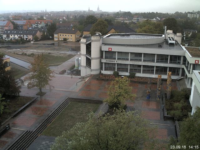 Foto der Webcam: Verwaltungsgebäude, Innenhof mit Audimax, Hörsaal-Gebäude 1