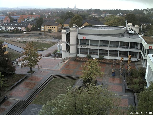 Foto der Webcam: Verwaltungsgebäude, Innenhof mit Audimax, Hörsaal-Gebäude 1