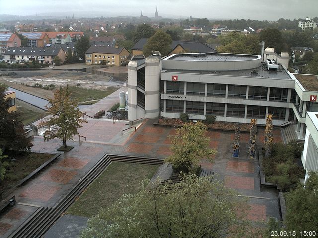 Foto der Webcam: Verwaltungsgebäude, Innenhof mit Audimax, Hörsaal-Gebäude 1