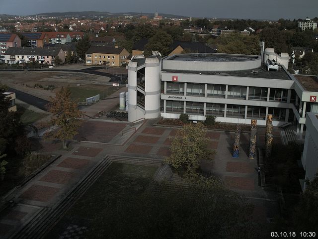 Foto der Webcam: Verwaltungsgebäude, Innenhof mit Audimax, Hörsaal-Gebäude 1