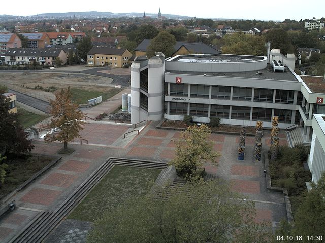 Foto der Webcam: Verwaltungsgebäude, Innenhof mit Audimax, Hörsaal-Gebäude 1