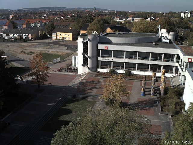 Foto der Webcam: Verwaltungsgebäude, Innenhof mit Audimax, Hörsaal-Gebäude 1