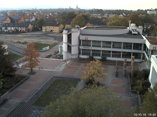 Foto der Webcam: Verwaltungsgebäude, Innenhof mit Audimax, Hörsaal-Gebäude 1