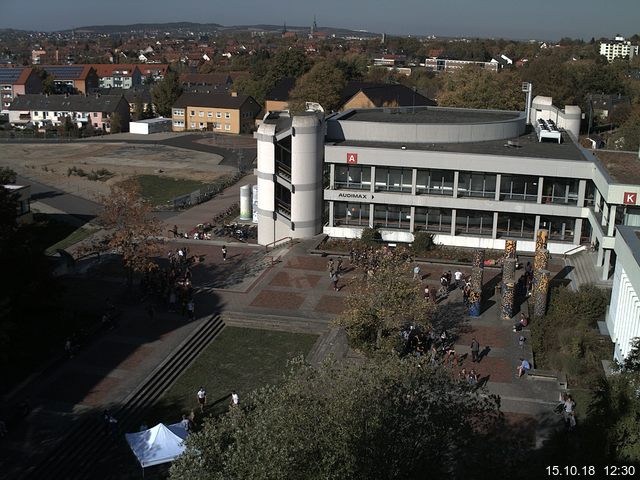 Foto der Webcam: Verwaltungsgebäude, Innenhof mit Audimax, Hörsaal-Gebäude 1