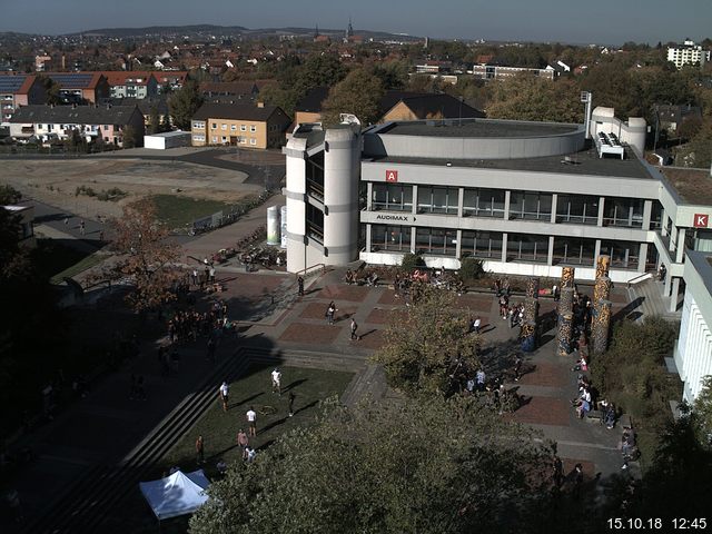 Foto der Webcam: Verwaltungsgebäude, Innenhof mit Audimax, Hörsaal-Gebäude 1