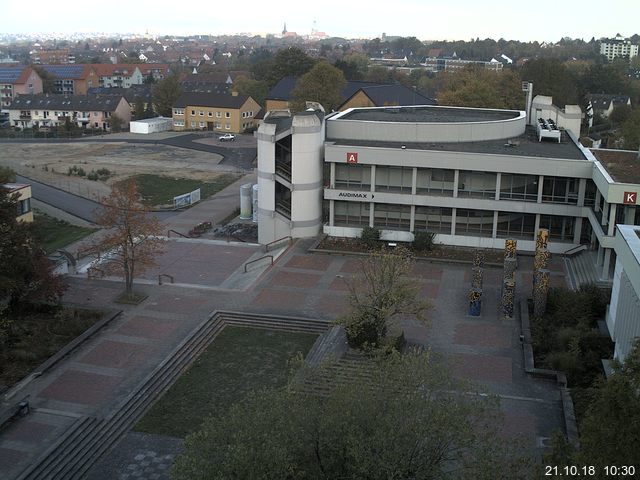 Foto der Webcam: Verwaltungsgebäude, Innenhof mit Audimax, Hörsaal-Gebäude 1