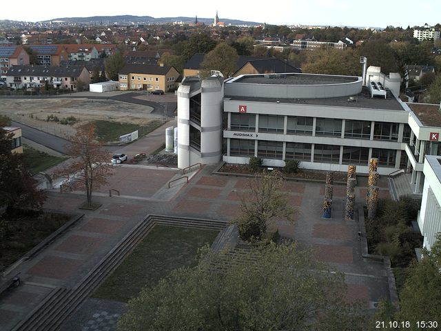 Foto der Webcam: Verwaltungsgebäude, Innenhof mit Audimax, Hörsaal-Gebäude 1